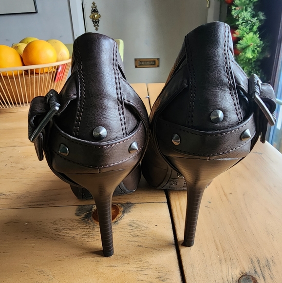 Vera Wang heels size 8 - Picture 2 of 5